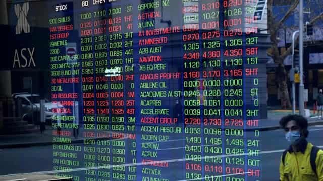 Australian shares extend losses ahead of US data