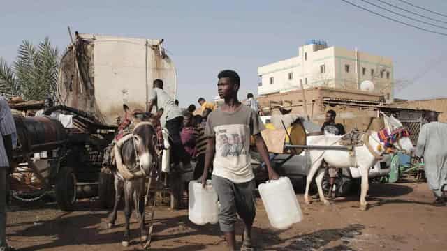 Cholera blamed for beseiged Sudan town's mystery deaths