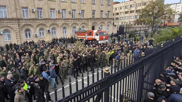 Georgia's Abkhazia protesters refuse to quit parliament