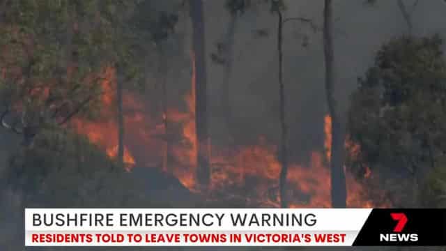 Home lost, people told to flee Great Ocean Road towns