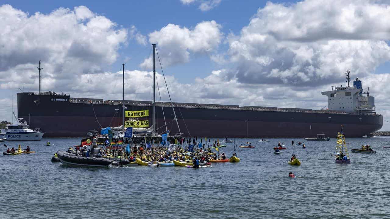 Climate protest flotilla descends on biggest coal port