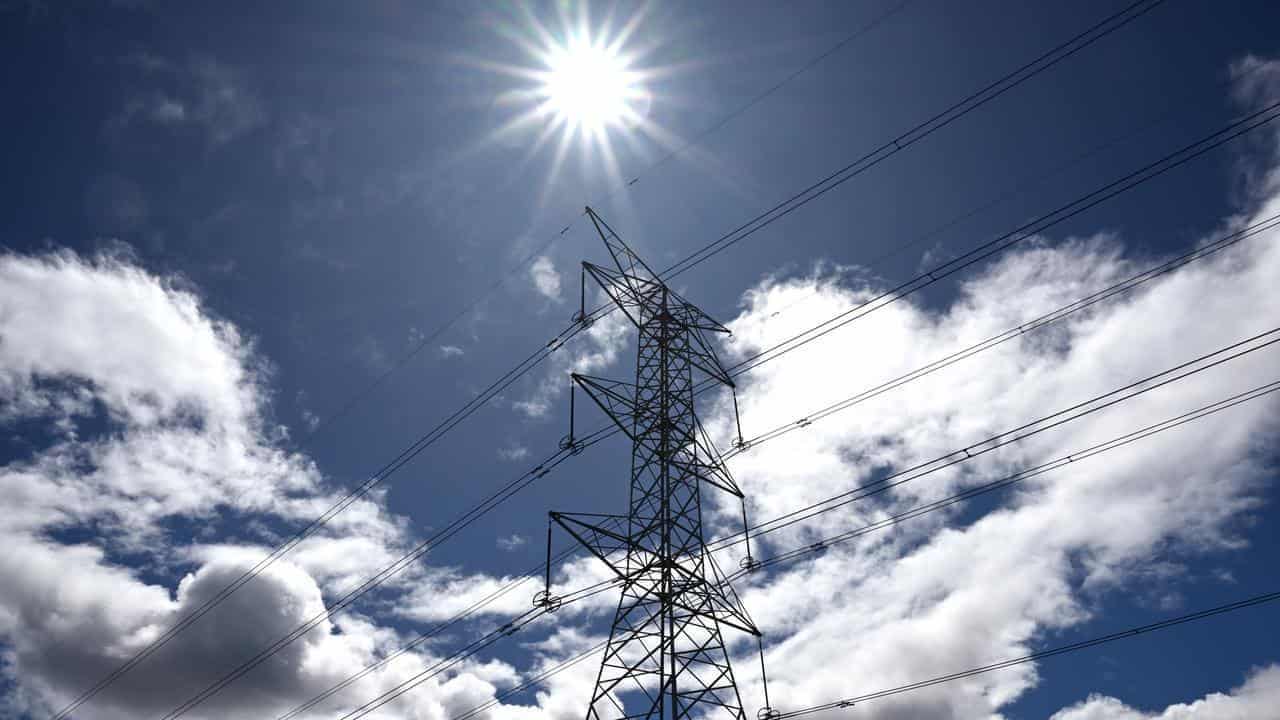 Blackout risks downgraded amid heatwave warnings