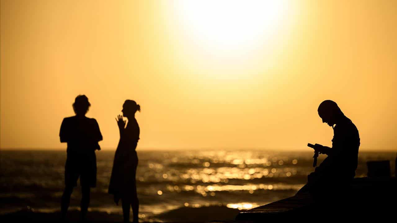 East coast swelters through hottest day in years