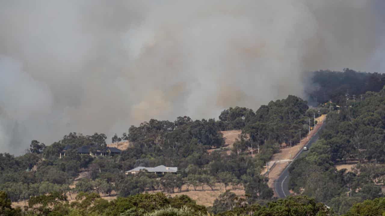 Out-of-control bushfire threatens fishing communities