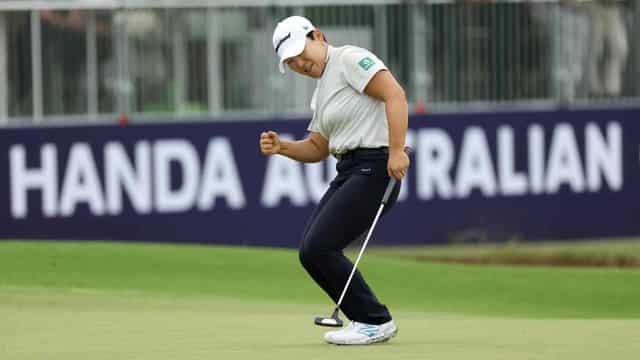 Late magic vaults Shin to top of the Open leaderboard