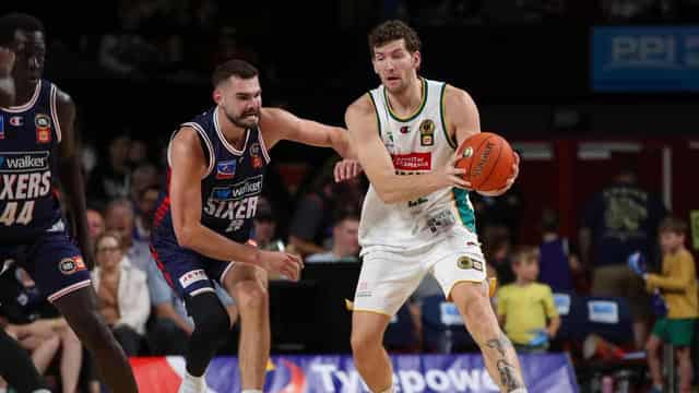 JackJumpers hold on for gritty NBL win over 36ers