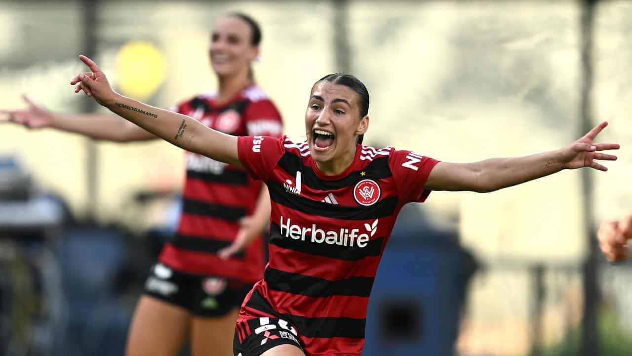 Saveska hat-trick ends Wanderers' ALW winless streak