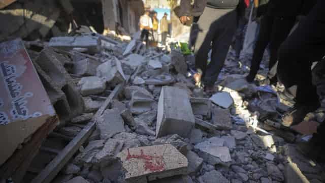 Israeli troops kill 20 in strikes on Gaza, medics say