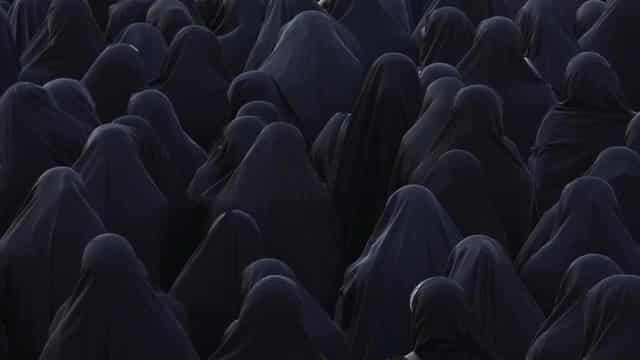 Iranian singer arrested after performing without scarf