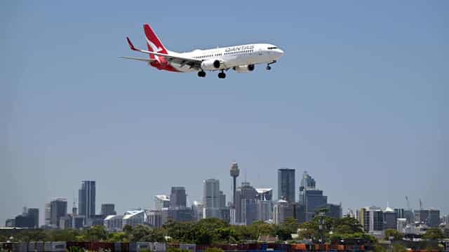 Qantas avoids chaos but more strikes ready for take-off