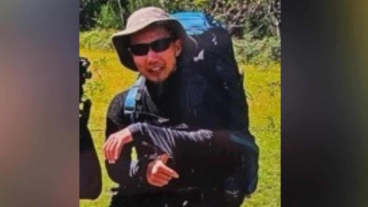 Bushwalker found dead as search for student continues