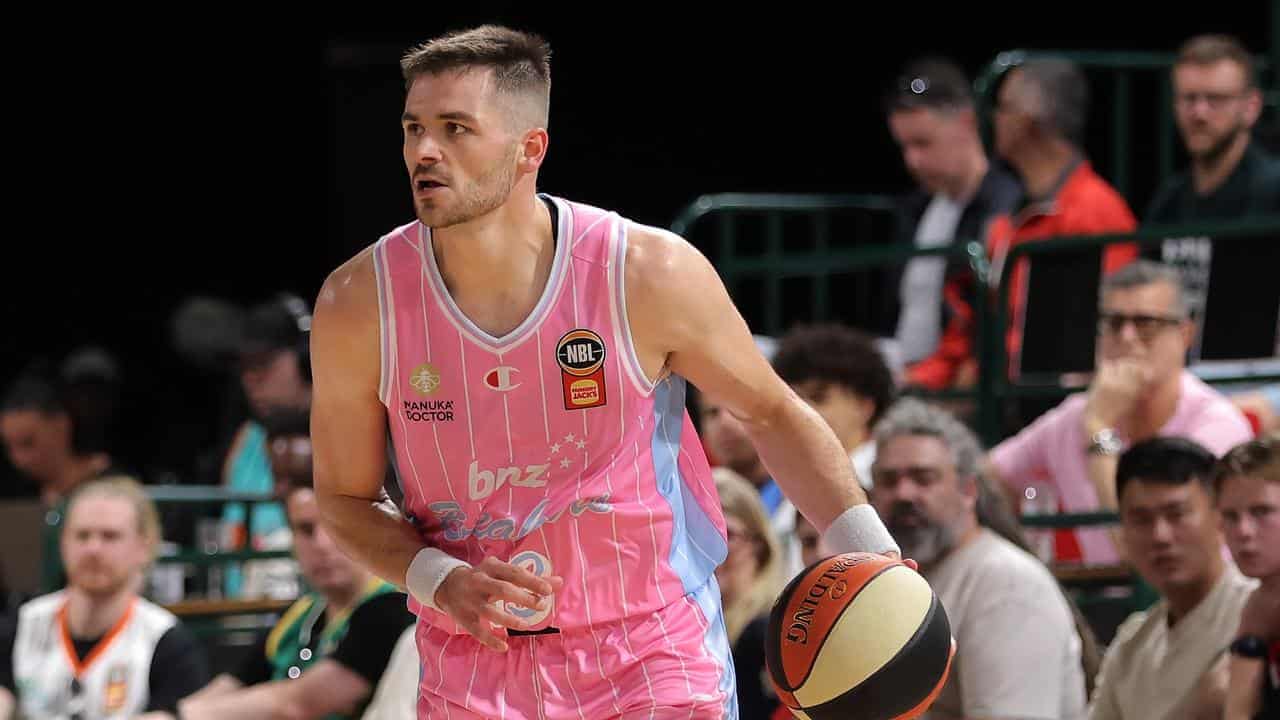 Breakers find their stride against tepid Taipans