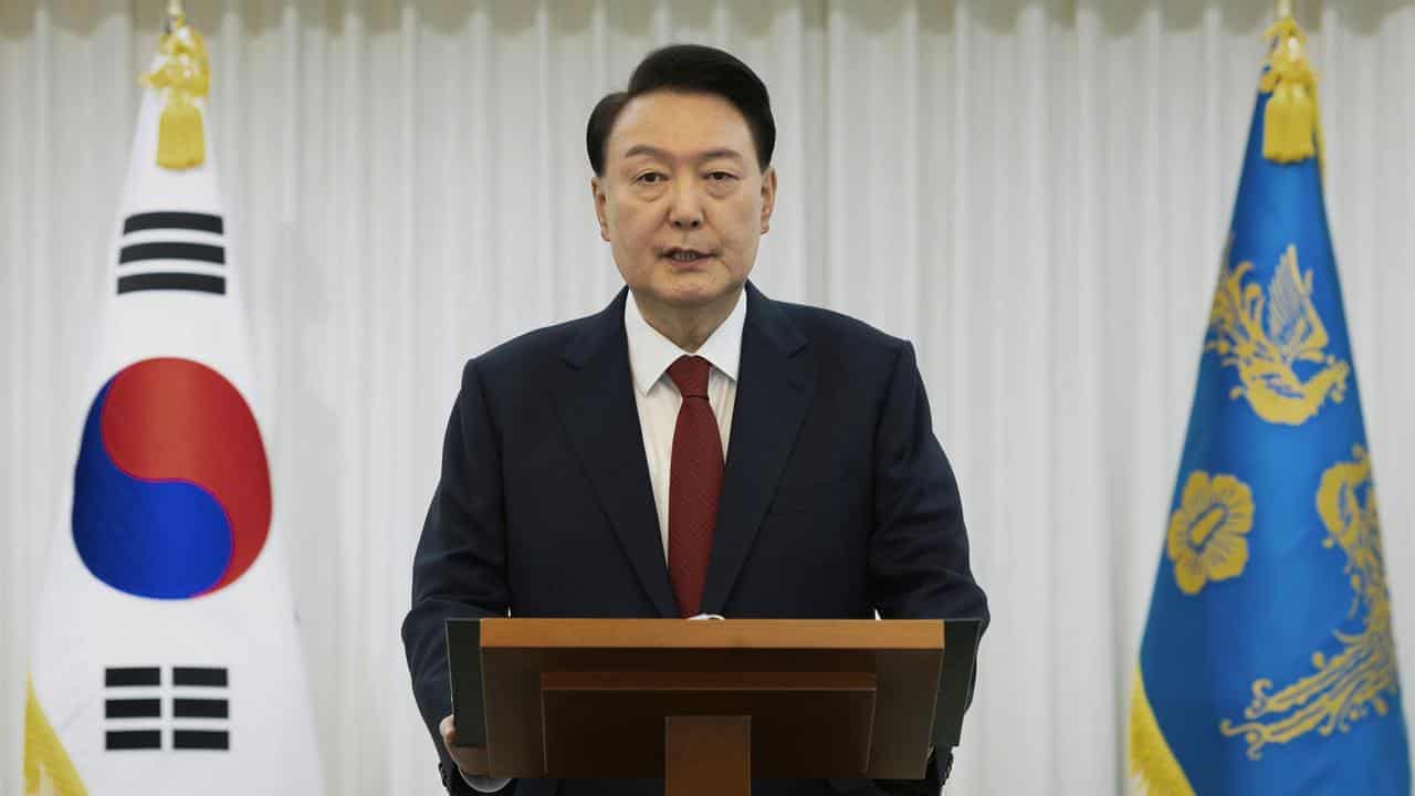 S Korea presidential aides offer to resign amid crisis