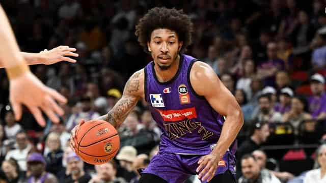 Adams inspires Kings to comeback win over Phoenix