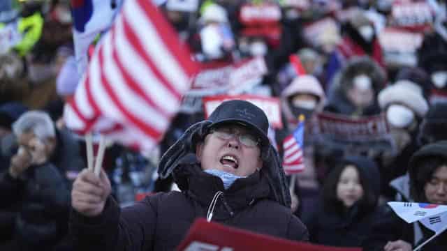 S.Korea's Yoon defies arrest after hours-long stand-off