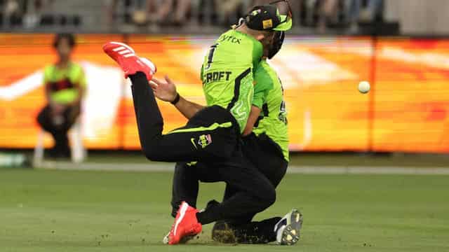 Bancroft, Sams taken to hospital during BBL thriller