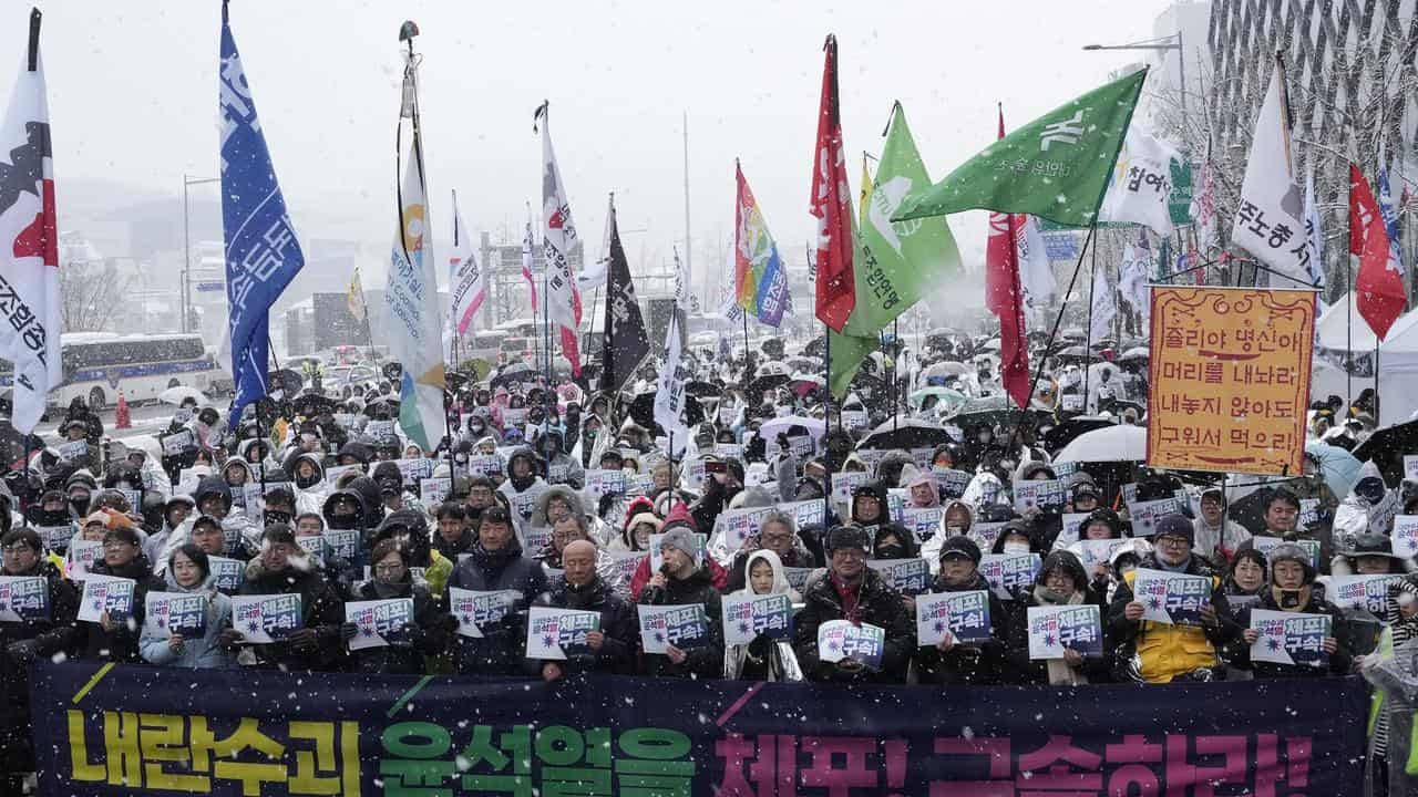 South Korea protesters rally for, against Yoon's arrest