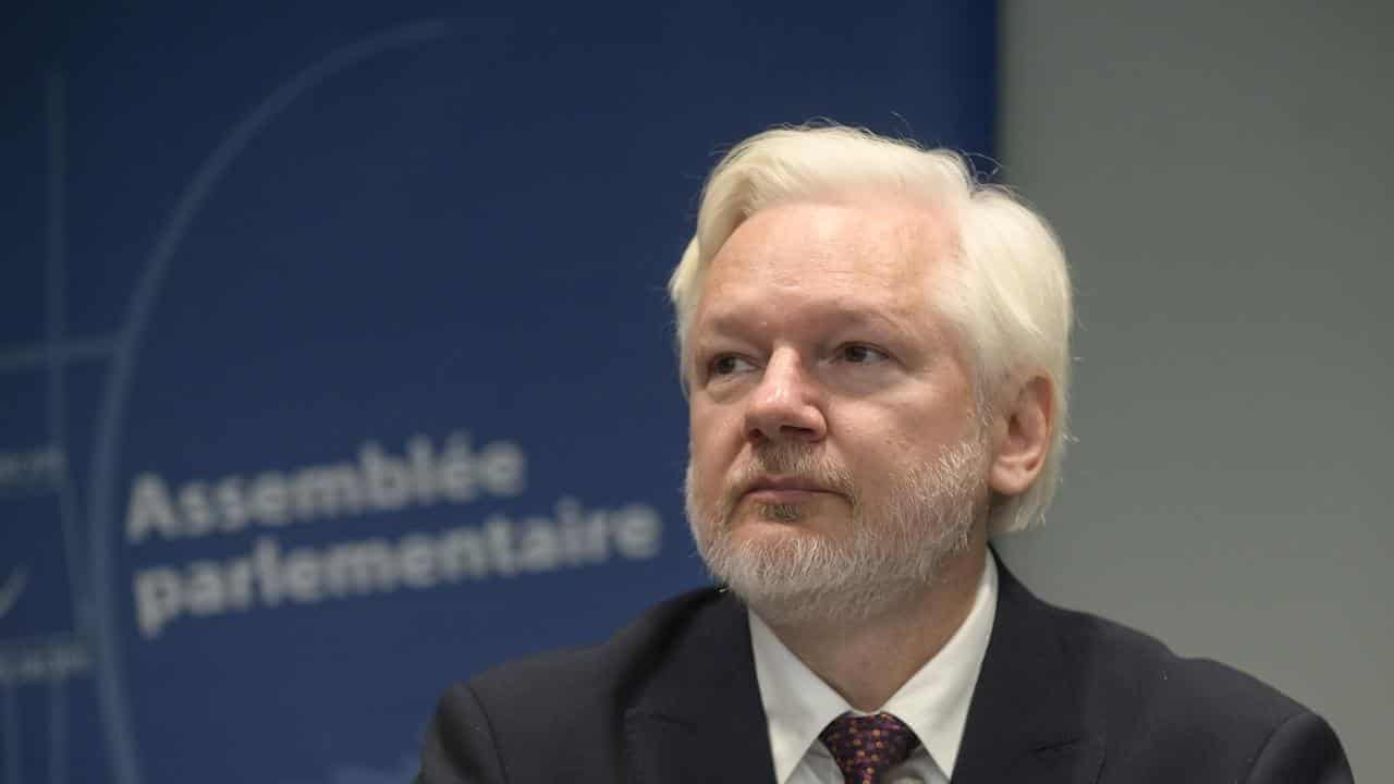 No, Assange hasn't linked US to MH370 disappearance on social media