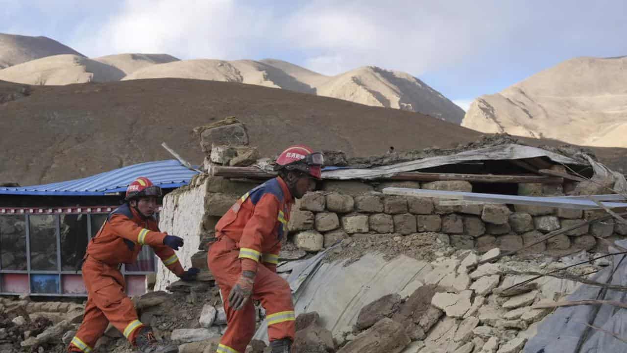 Search widens for Tibet earthquake survivors