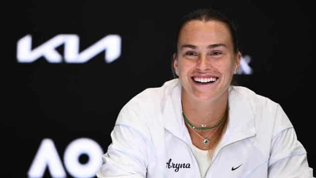 Sabalenka soaks up pressure for a shot at Open history