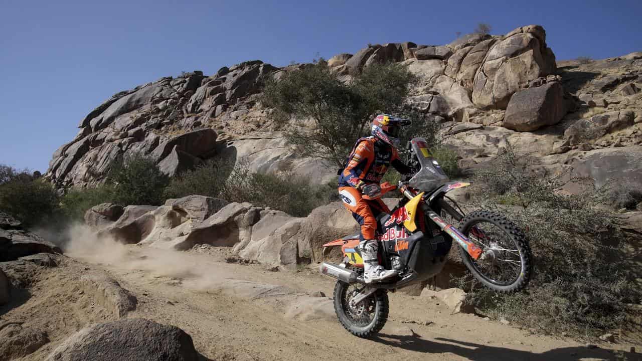 Leader Sanders gets major boost on Dakar Rally rest day