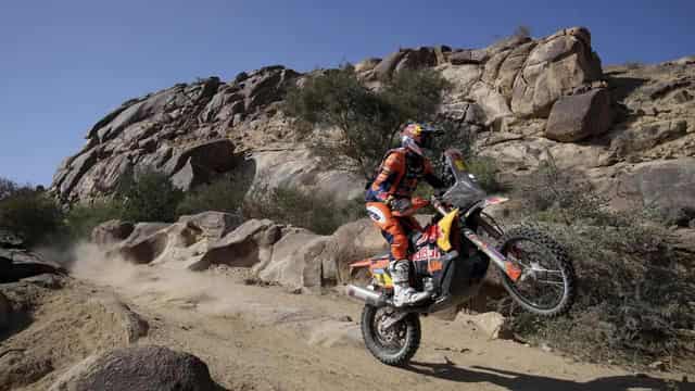 Leader Sanders gets major boost on Dakar Rally rest day