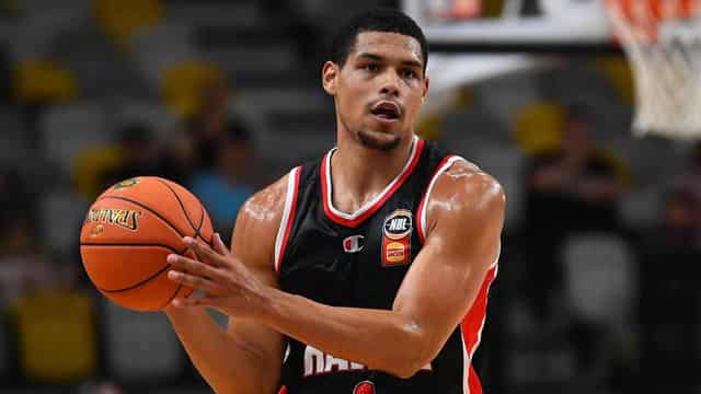 Hawks blast Breakers early to maintain NBL pace