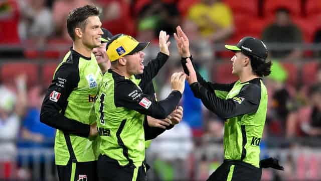 Thunder into BBL finals after Konstas hits half-century