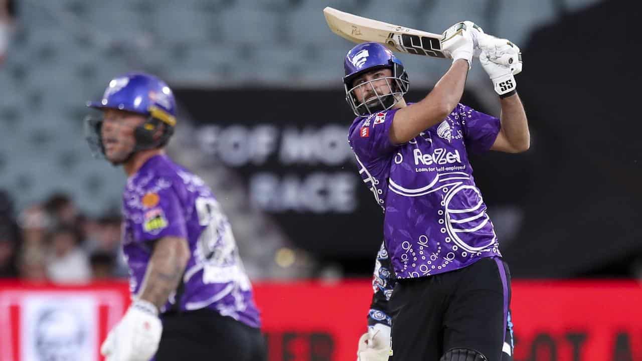 Hurricanes go top in BBL, end Renegades' finals hopes