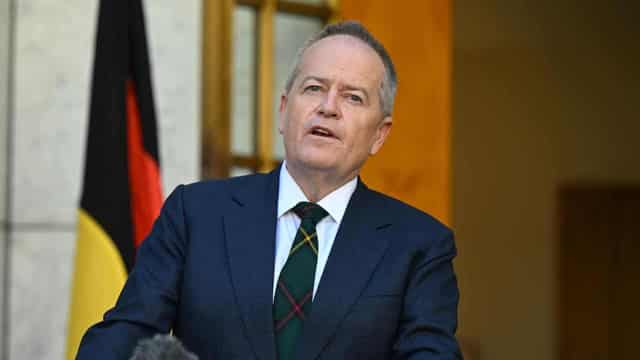 Bill Shorten to quit politics early, sparking reshuffle