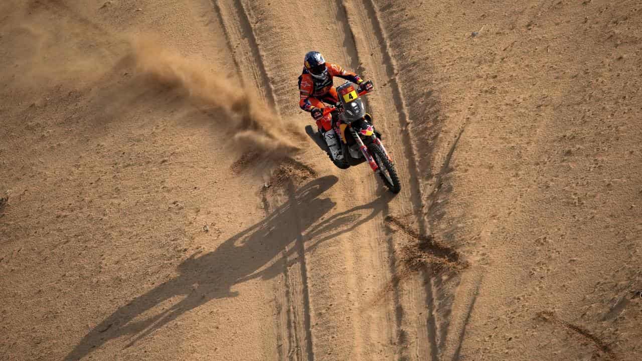 Sanders edges closer to rare Aussie Dakar Rally triumph