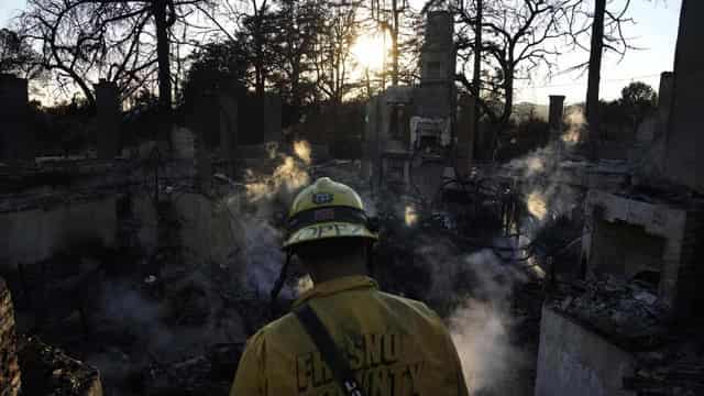 LA firefighters hold the line amid extreme conditions