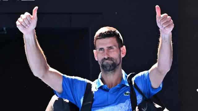 Djokovic hits back at 'experts' who queried his injury