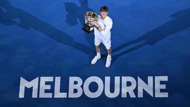 Sinner salutes Aussie Cahill after defending Open crown