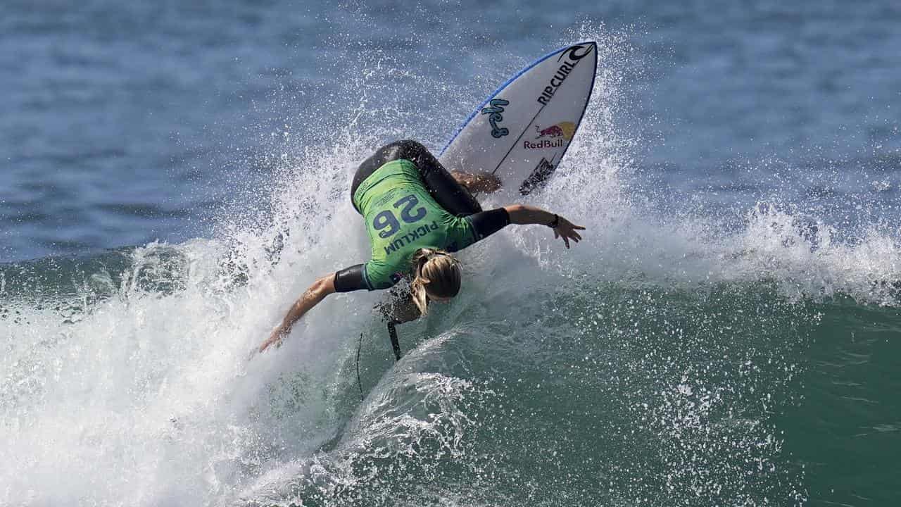 Surfers wait for waves at season-opening Pipe Pro