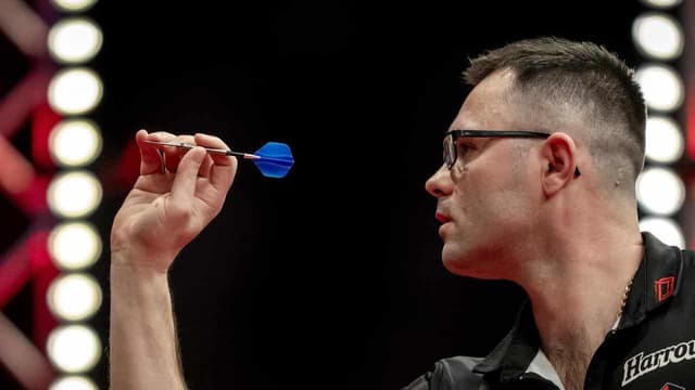 Aussie Heta ko'ed as Humphries is crowned darts Master