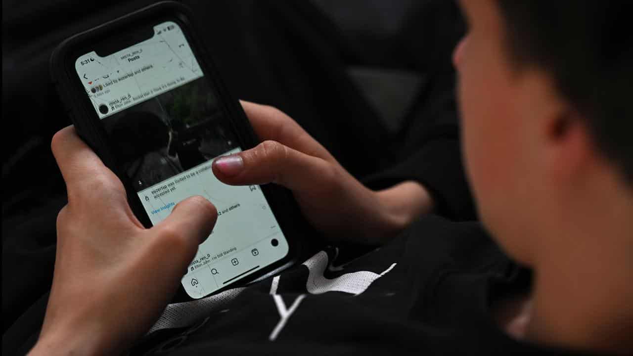 No, smartphones aren't controlling human brains via 'optogenetics'