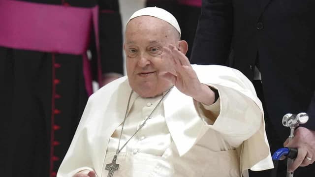 Pope's engagements cancelled amid 'complex' infection