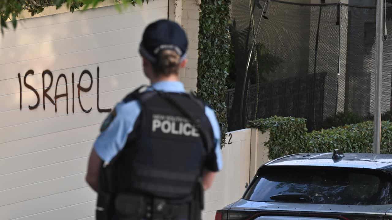 Crime links in spotlight as anti-Semitic probes zero in