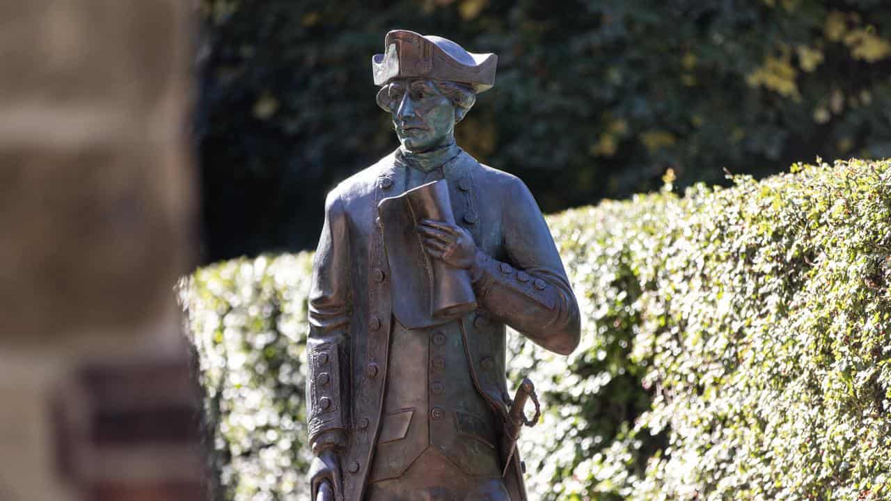 Vandals scared off trying to decapitate Captain Cook