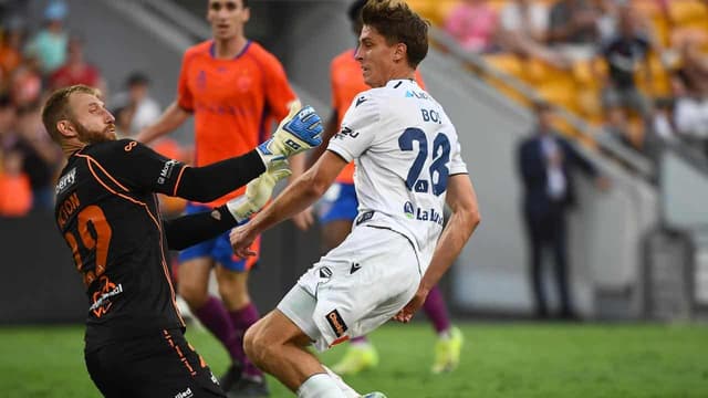 Victory secure point with late equaliser against Roar