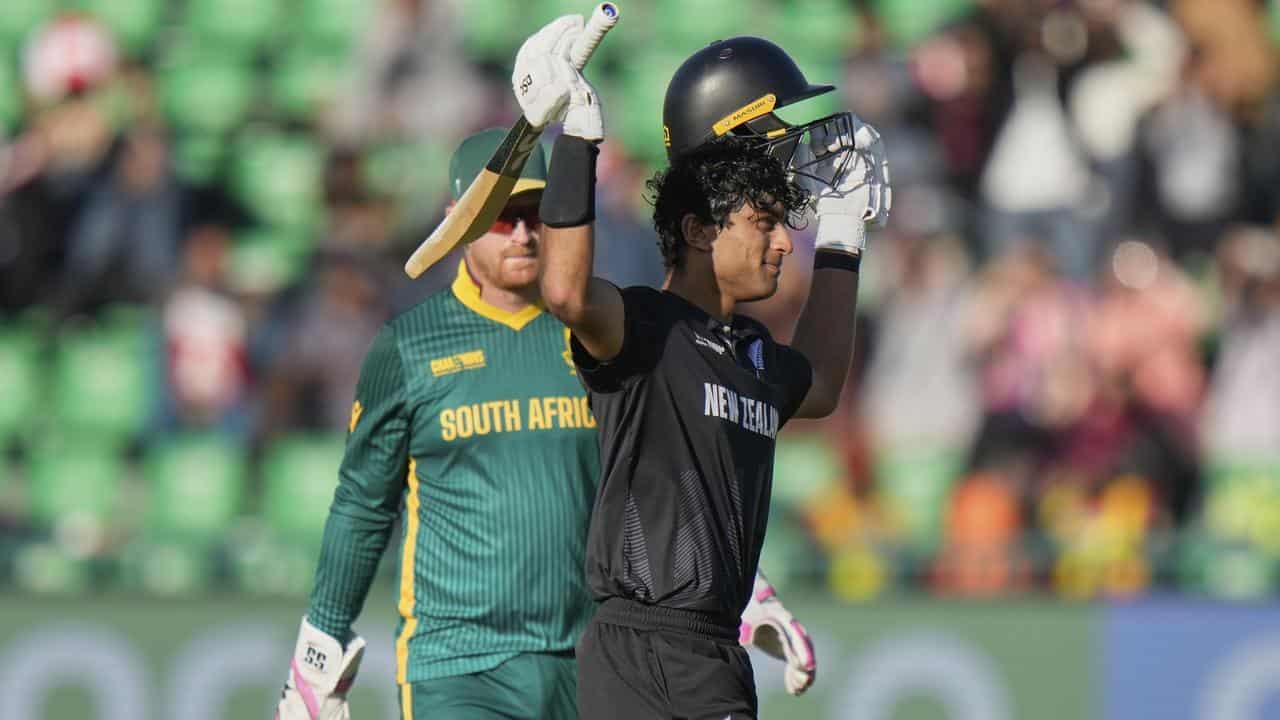 NZ cane South Africa to set up India Trophy final date