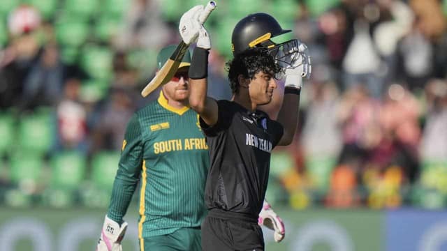 NZ cane South Africa to set up India Trophy final date