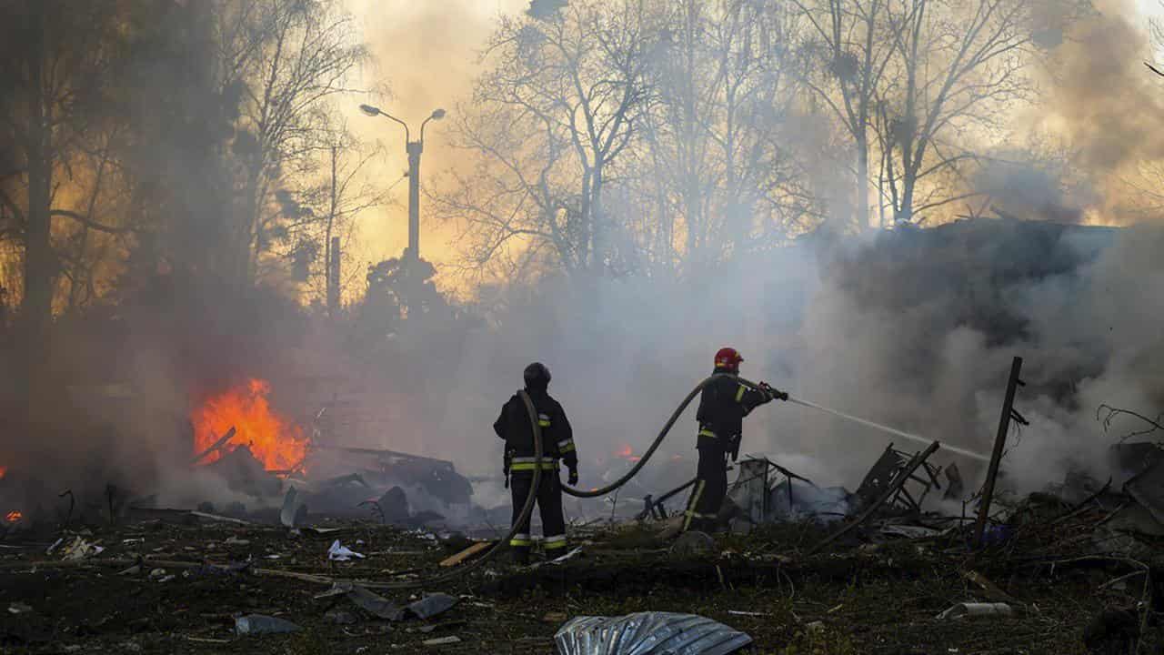 Russia bombards energy grid as Zelenskiy lines up talks