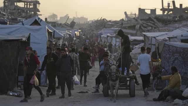 Israeli air strike kills nine people in northern Gaza