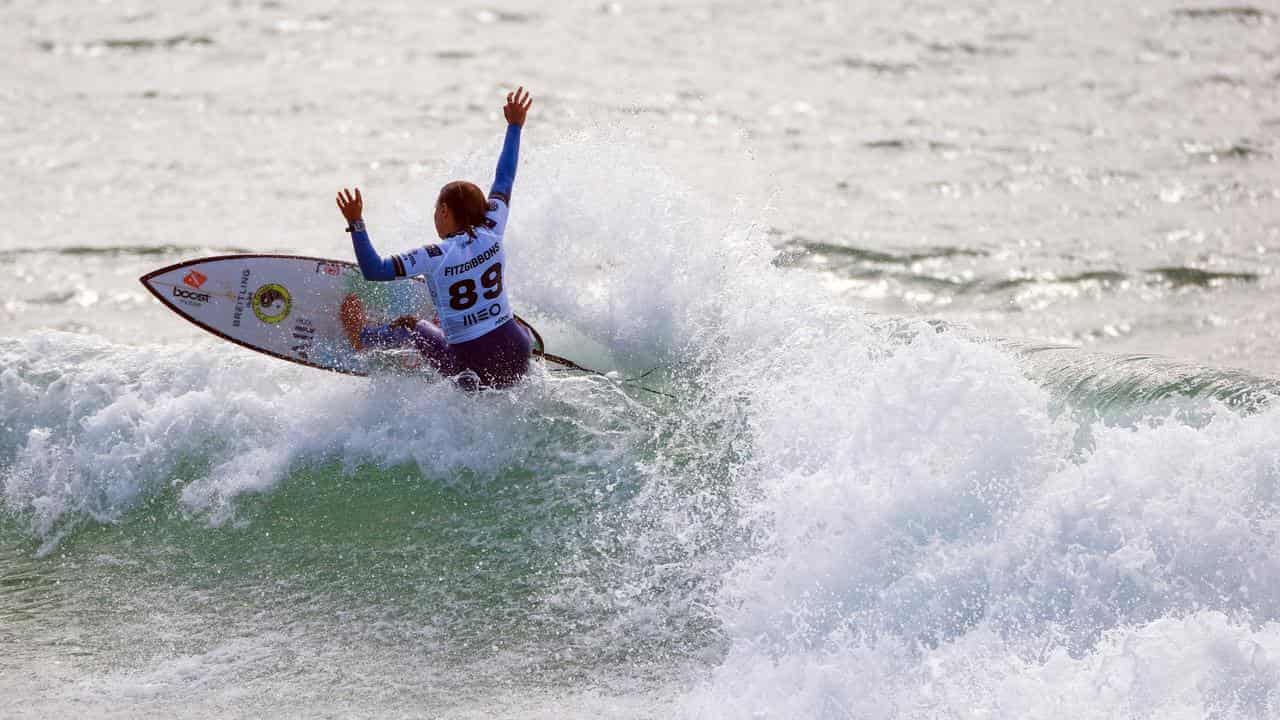 Fitzgibbons turns up heat, back on track at Supertubos