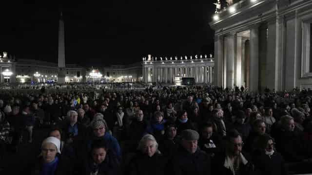 Pope in letter from hospital laments 'absurdity of war'