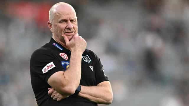 Hinkley won't jump early as Port coach, calls for calm