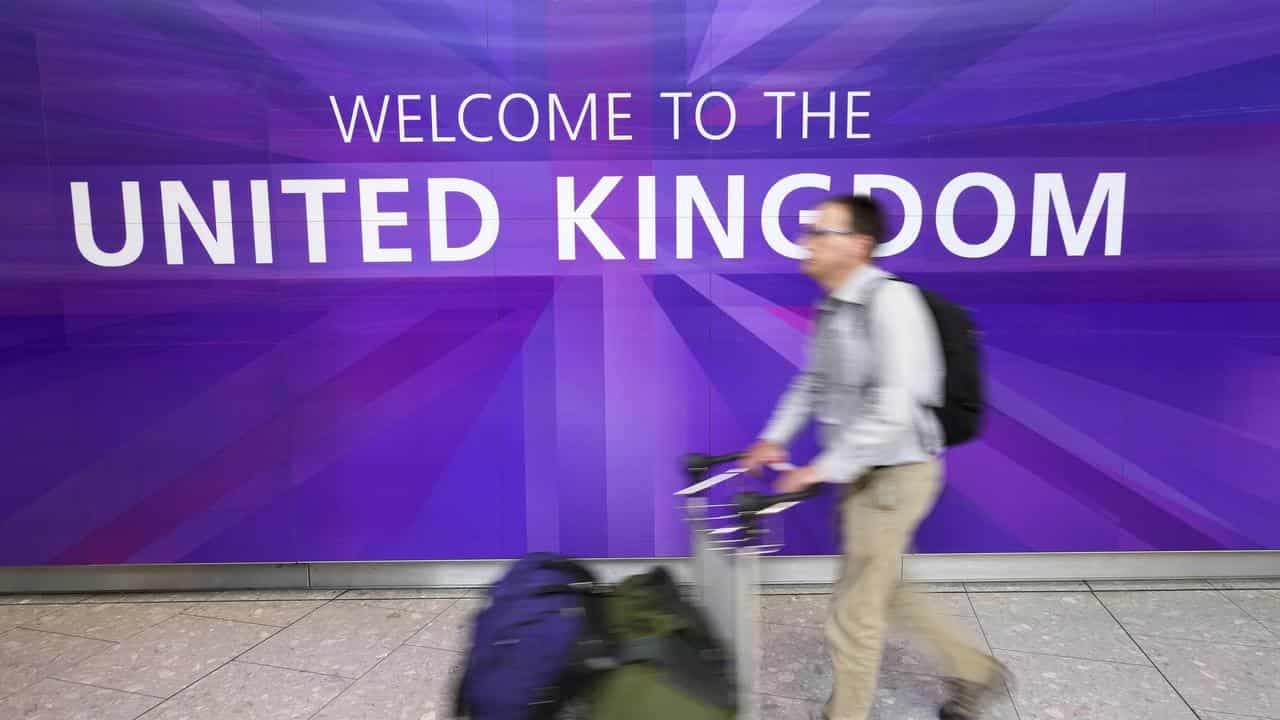 Heathrow reopens as airlines scramble after shutdown