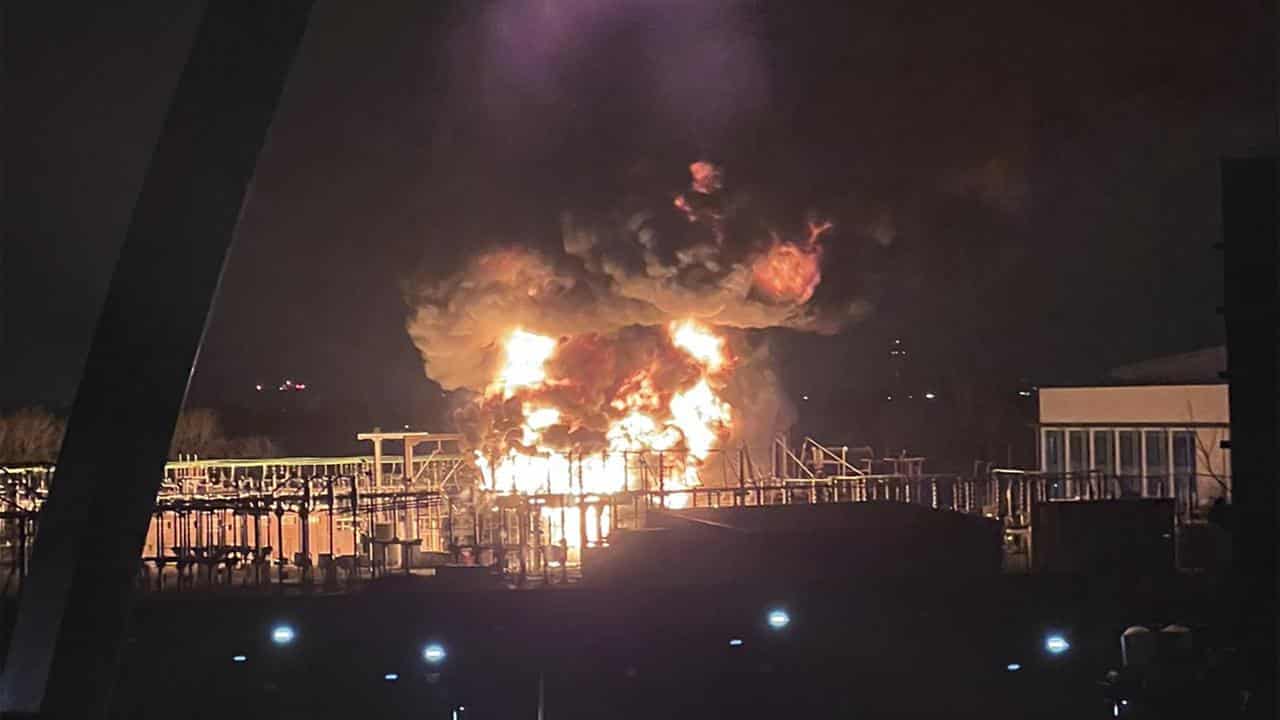 Airlines scrambling after fire forces Heathrow shutdown